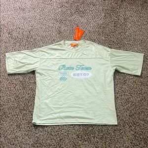 New Men’s negative space boxy cropped fit shirt size Medium